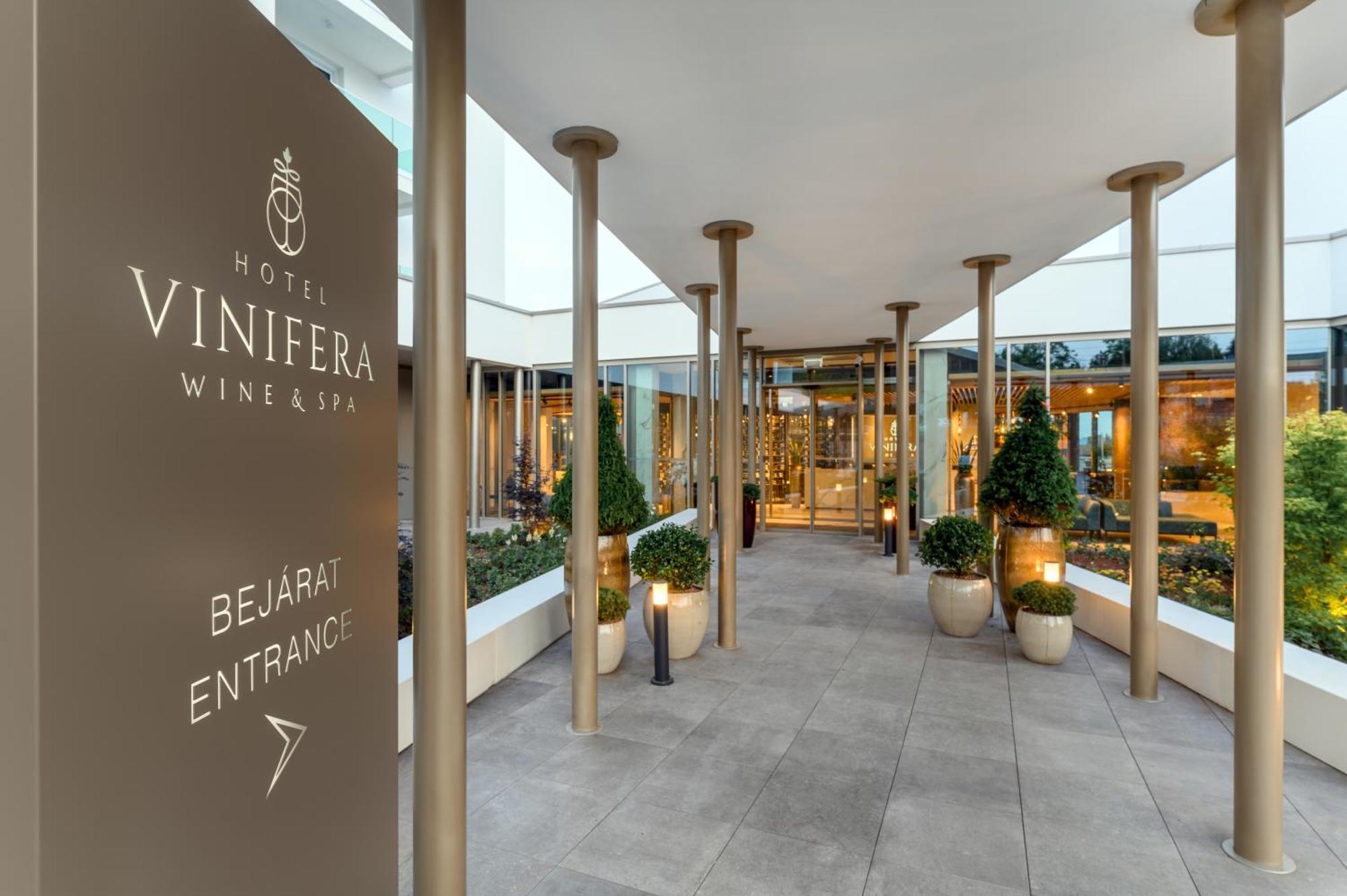 Hotel Vinifera Wine & Spa 5 Stars Superior Balatonfured Exterior photo